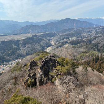あそこに見える岩にも登りたい👀
