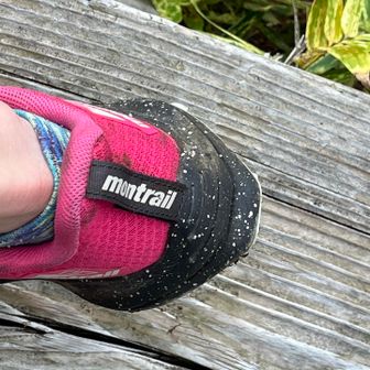 以前履いてた黄色のColombia montrailは完全に引退させたので買ってあった🆕二代目montrail を先月末におろしました。
Colombia直営店に行った際、スタッフさんから聞いたのですが、Colombia montrailは生産終了するらしいです😓3代目受け継ぎならず