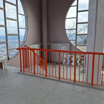 建物の中には休憩所もある。