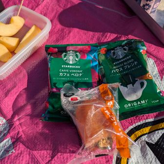 戻って広場でお昼に