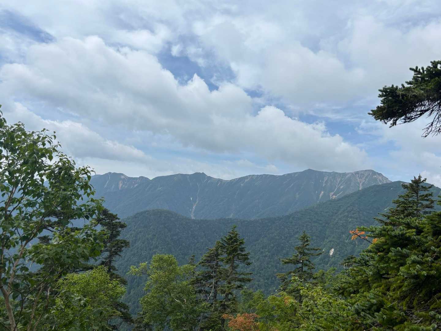 明日歩く予定の稜線が見えました✨