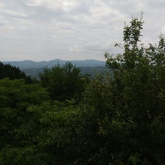 展望台より
神峰山と高鈴山