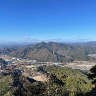 美濃を一望、遠くに雪をかぶった養老山脈⛰️