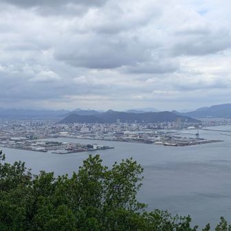 高松の街もどんより