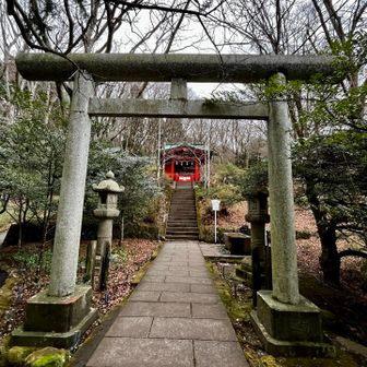 「ご縁」と言ってもいろいろありますよね😉
前回は、参拝した後から山のご縁が増えたような気がしました⛰️

箱根神社、九頭龍神社は西武グループの堤さんのご贔屓の神社です。
堤さんは九頭龍神社を丁寧に祀ったところビジネス界で大きな飛躍を遂げました。
当時はビジネスチャンスとつながるご縁にご利益があったのですが時代の移り変わりとともに今は恋愛成就のご利益で有名となっています。
