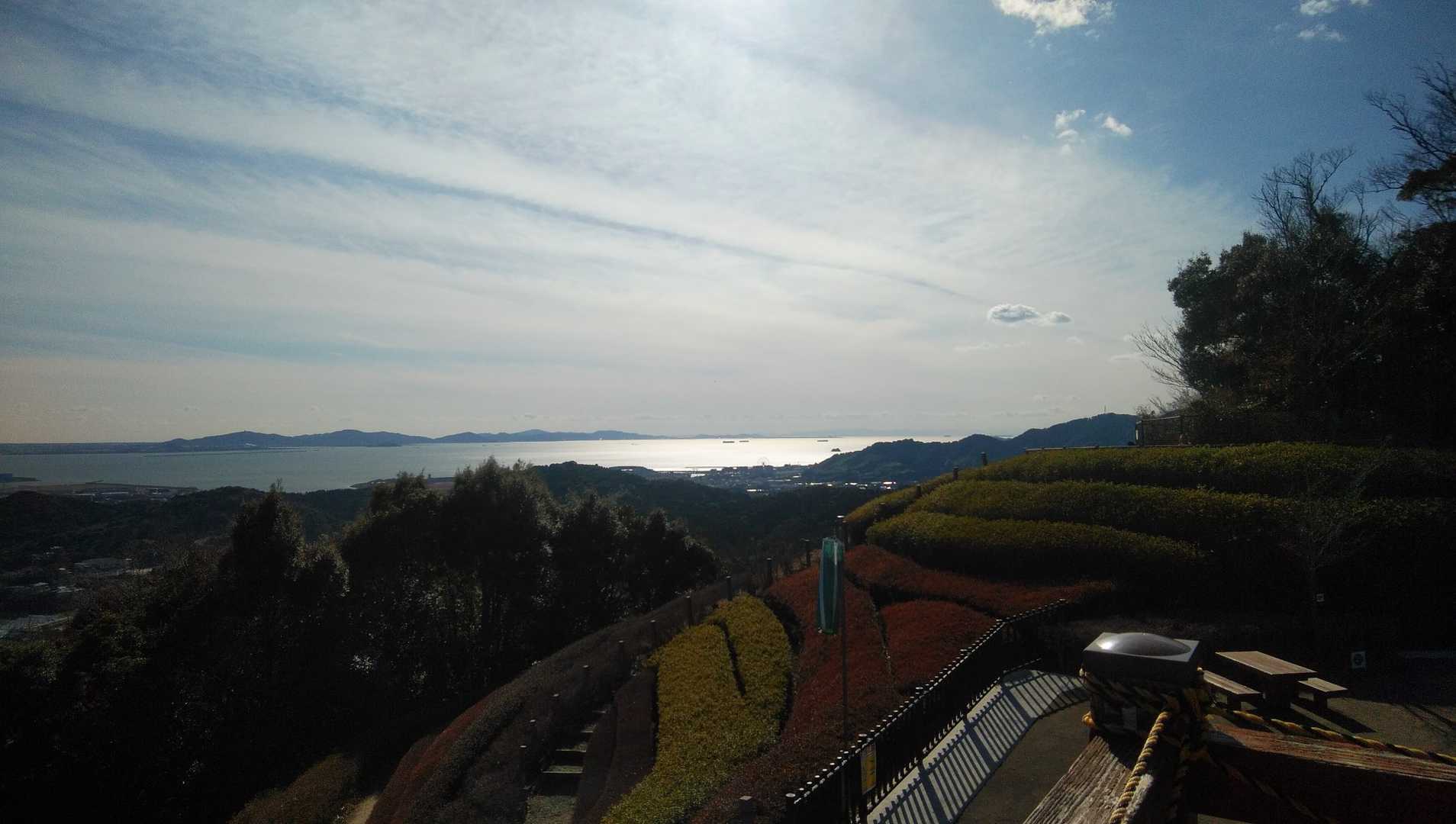 遠見山に到着しました
遠見山からの景色です
海がキラキラ輝いていました✨