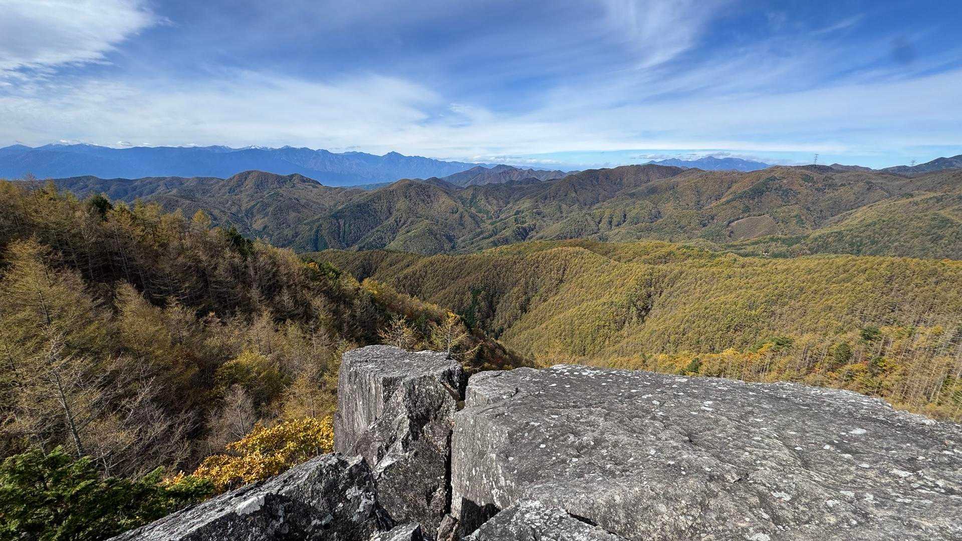 幕岩の上部へ！ほぼ360度の大絶景で最高の眺めです👍