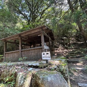 登山口のキャンプ場にはトイレもありました