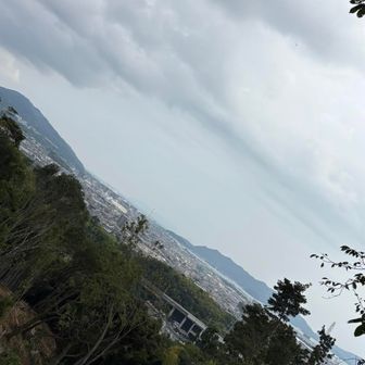 曇ってるなぁ🌎