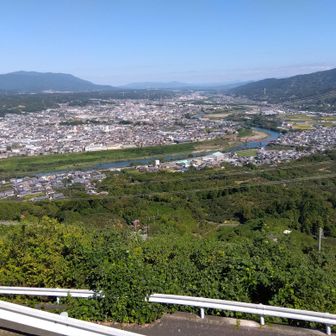 丁石道展望台から紀ノ川左岸＝九度山町と高野七口の黒河ｸﾛｺ道（昨日熊が出没）、右岸＝橋本市とダイトレ金剛連山