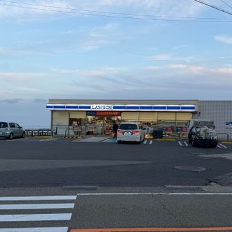 ローソンすさみ町江住店🏪に到着〜✨

晩飯はコンビニで〜す🏪
