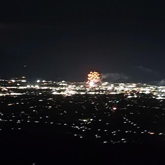 大曲の花火大会🤩
山頂からはこんな感じでした〜スマホでは上手く撮れないね😅
音が少し聞こえるし肉眼で見るのがお勧めかな☺️
少し寒かったので対策が必要でした☝️😌
花火よりも他のお山びとのクッキングが気になる気になるぅ〜笑😋
んで以下、拡大花火〜画質悪いです🎇🎆