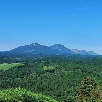 展望所からの景色。阿蘇五岳を北東方向から見たところ。