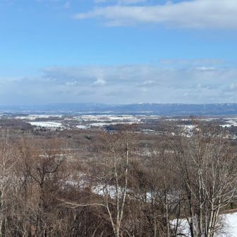 白い頭が見えるのは芦別岳かな？