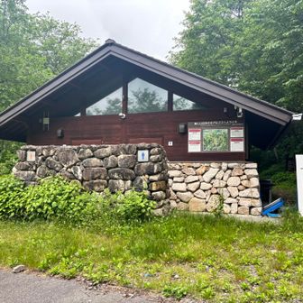 やっと登山口に到着！
お手洗いもあった✨