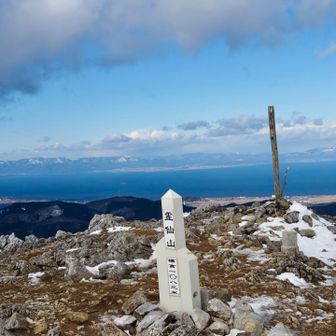 奥に琵琶湖、美しい