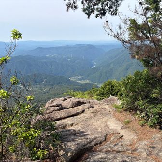 岩の上です