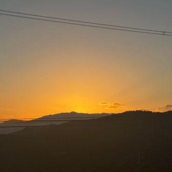 空がオレンジ色に染まる🟠