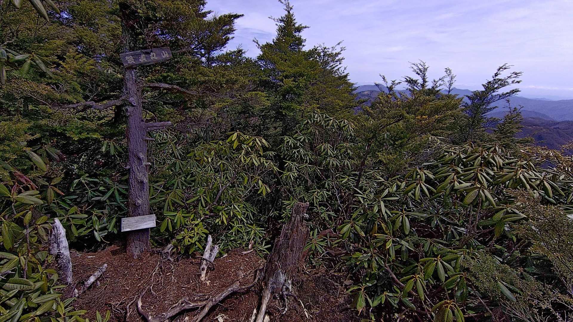 奥袈裟丸山山頂
ここから皇海山方面もいつか行ってみたいけど…