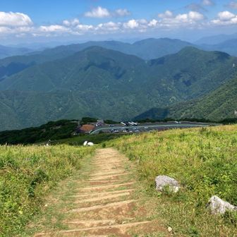 中央登山道コースを下ります