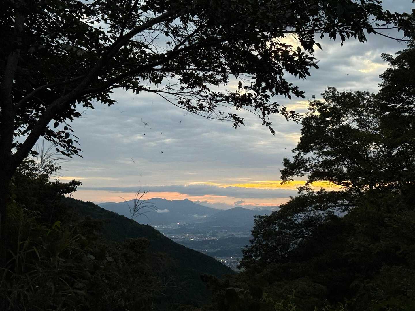 奈良県側。まだ日の出前です