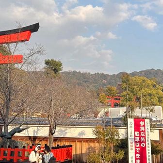 今日はあの山の裏から入ってお参りしました♪