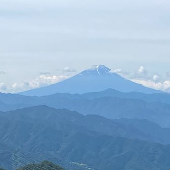 山頂からの絶景に今日一番の感動