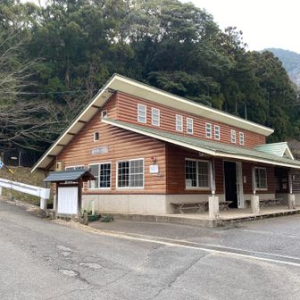 大貝戸登山口の休憩小屋
トイレもあり、外の水道で靴が洗えます。