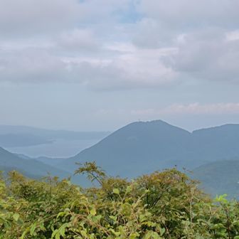 猪苗代湖と岩上山