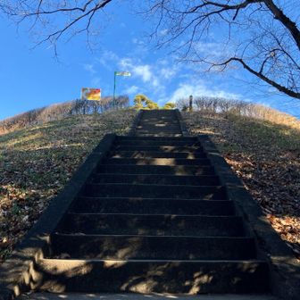 階段が空に向かっている