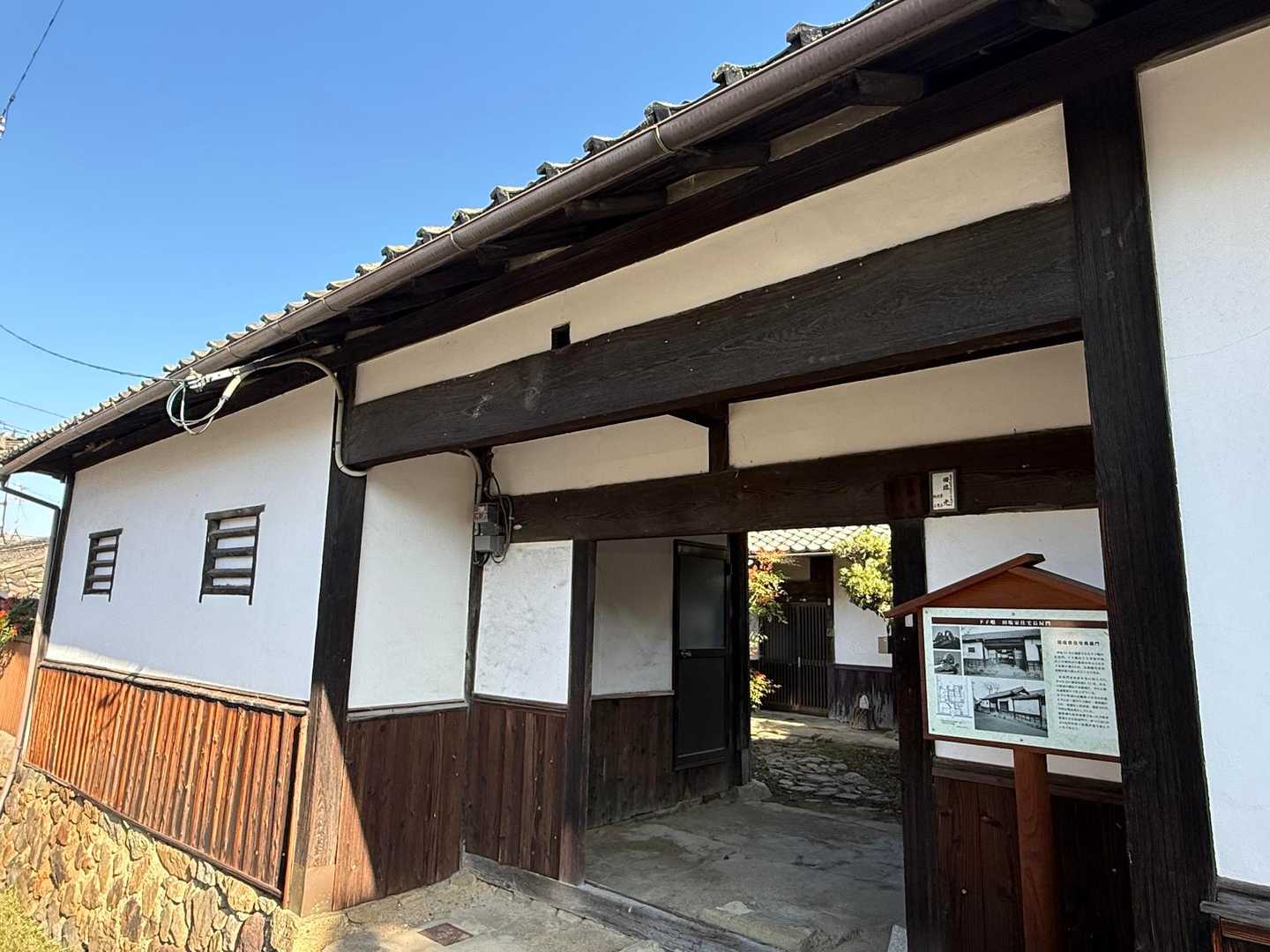 土佐街道沿いに、城下町の名残が残っています