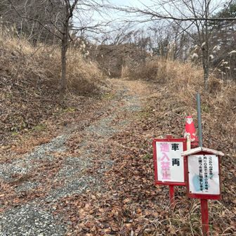 山頂の日本唯一の鐘つき堂があるらしい