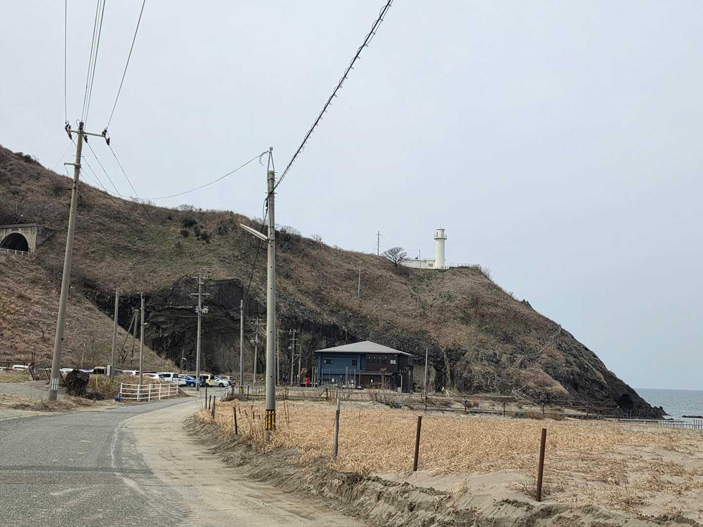 角田岬灯台駐車場
🚻あります。

帰りはこの灯台目指して下山します。