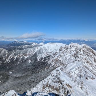 横岳、硫黄岳、天狗岳、奥の方には蓼科山