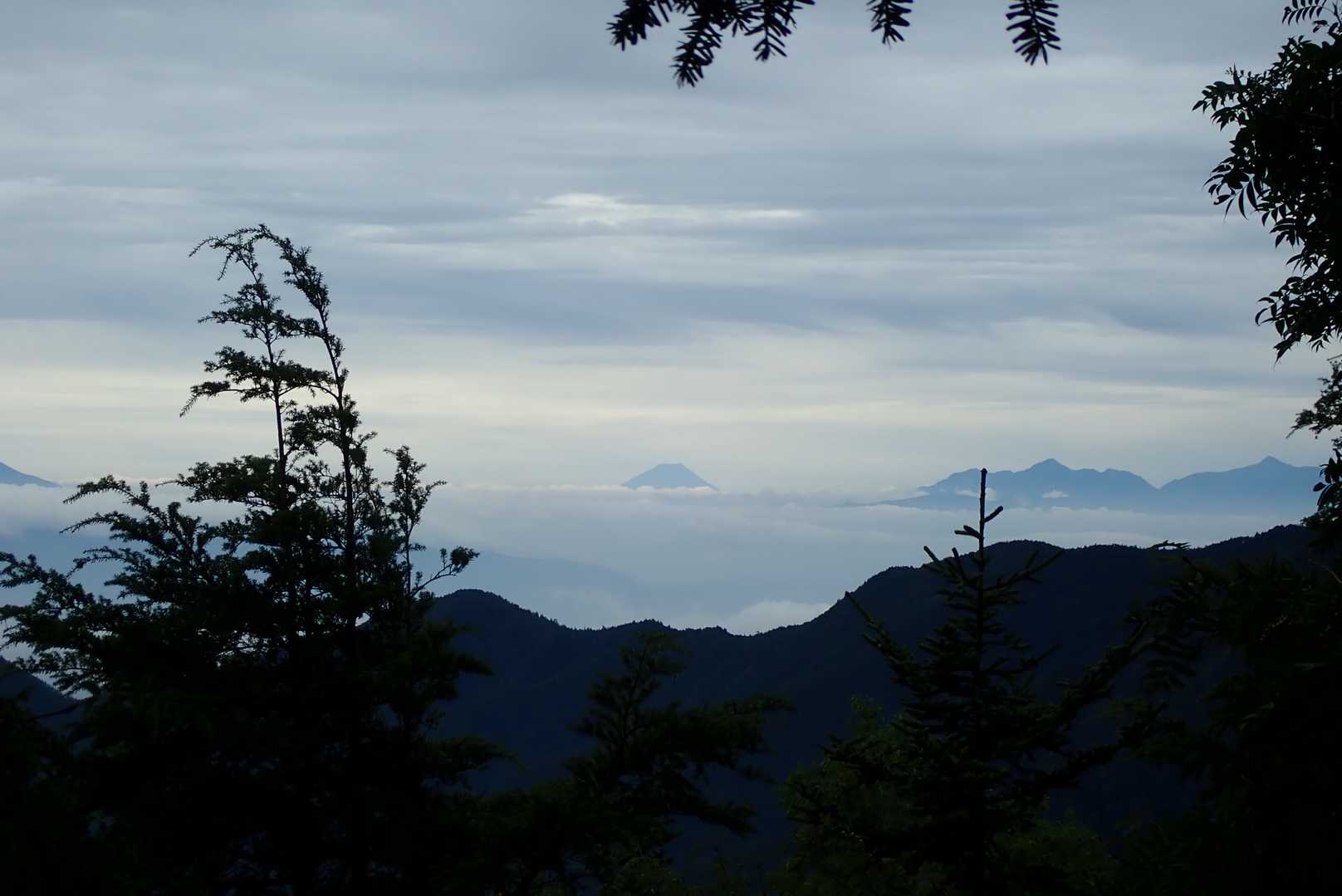 お～、あれに見えるは日本一の富士山。