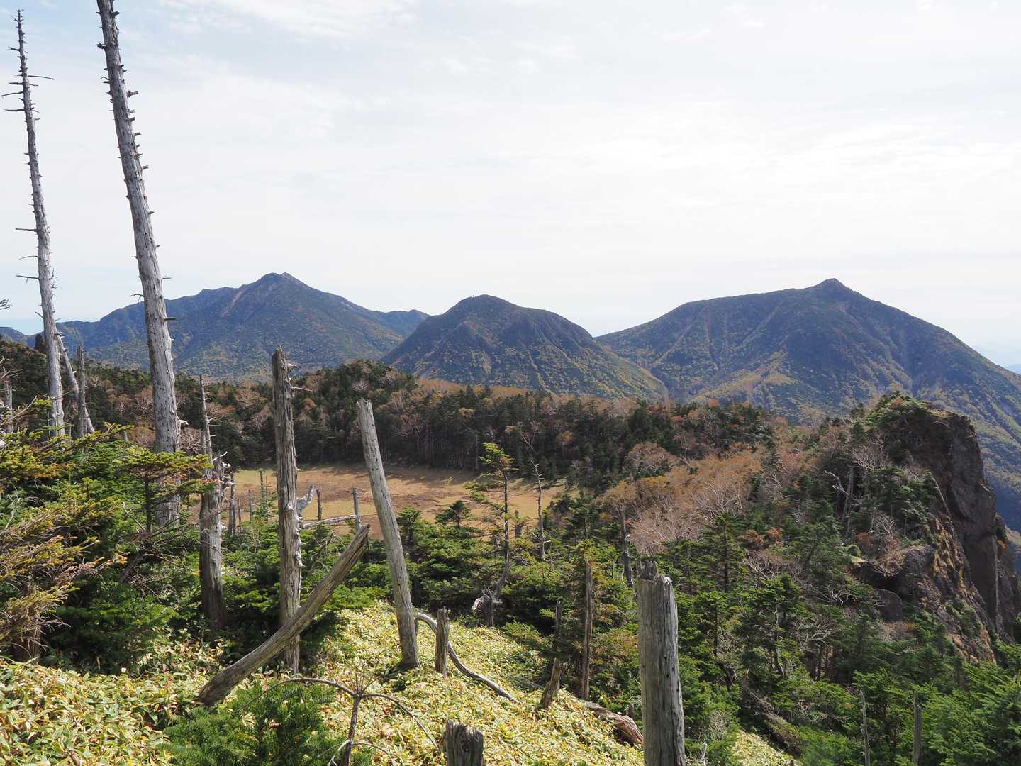 あちらに見えているのが女峰山、小真名子山、大真名子山でしょうか⛰️⛰️⛰️