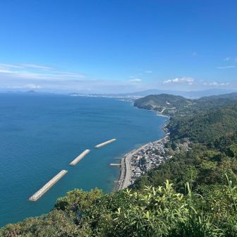 瀬戸内海の西の伊予灘が一望