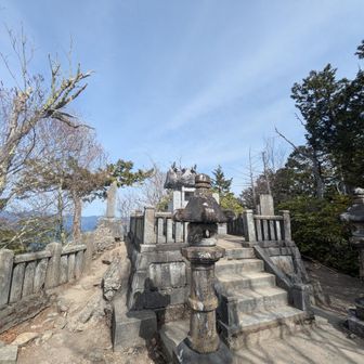 妙法ヶ岳の三峰奥院。