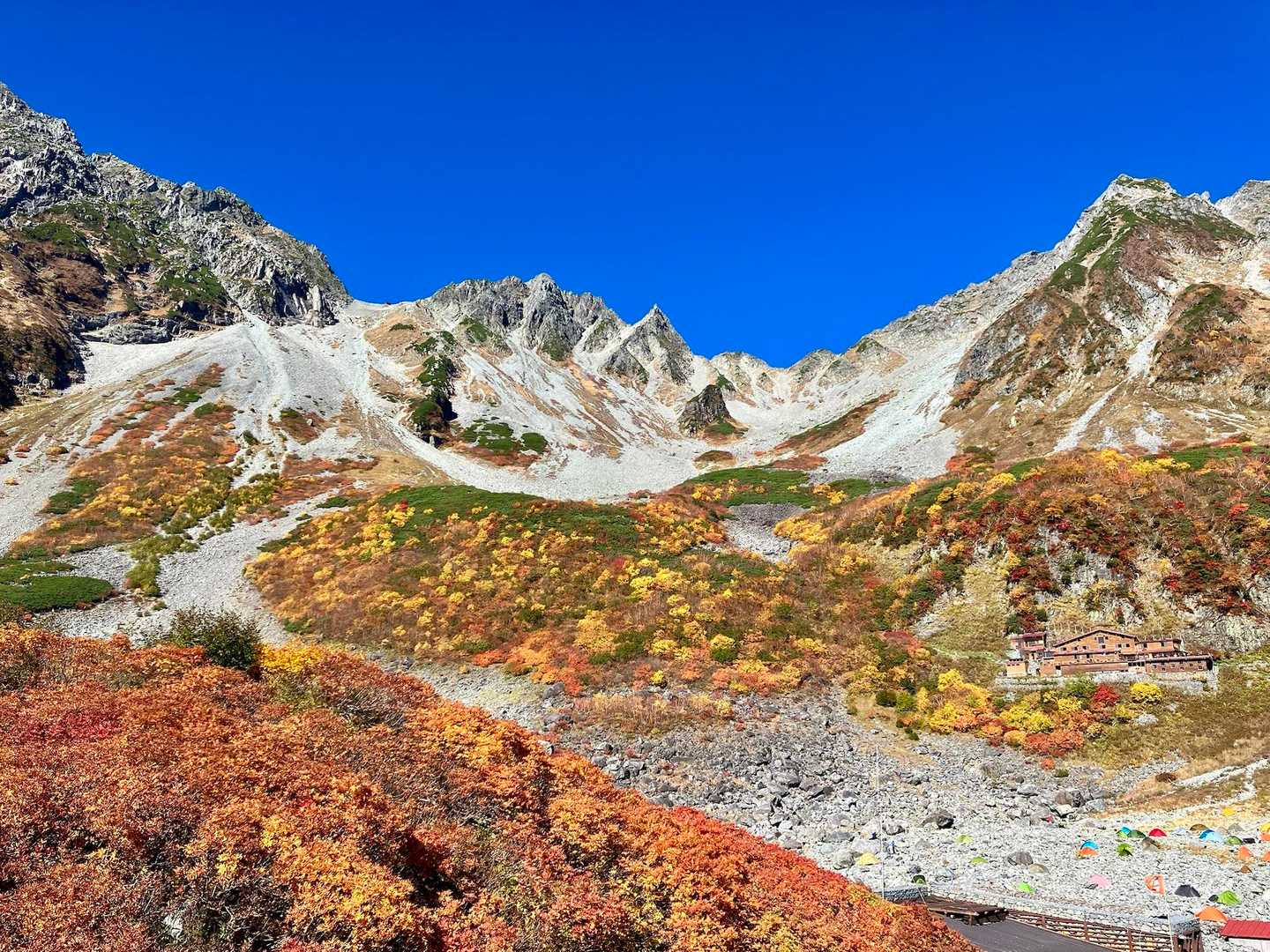 この紅葉の涸沢をずっと見てみたいと思っていた。
願いが叶いましたわ
