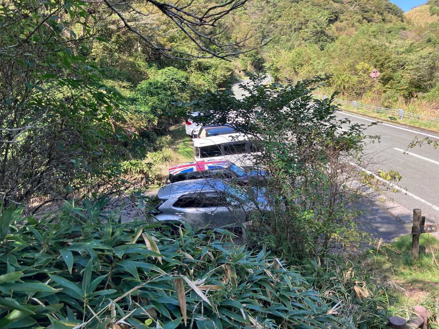 地蔵峠の駐車場　平日だけどここも🈵　