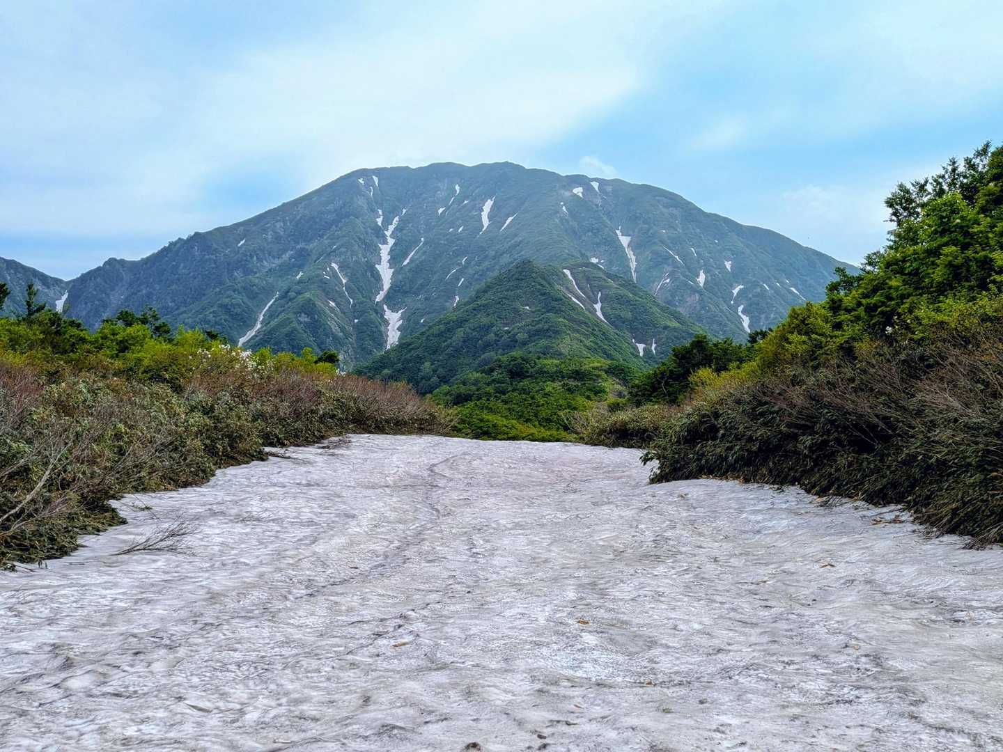 雪渓あり