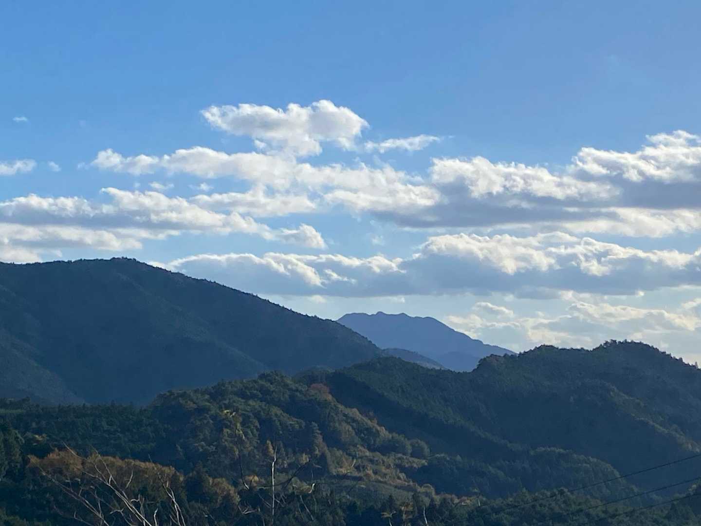 奥に見える山は半作嶺(はんさみね)
乙女の寝顔に見えるそう