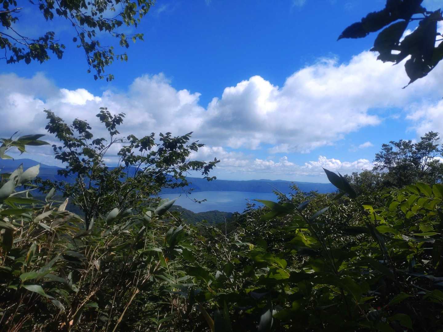 たまに角度が変わって見える十和田湖は良い😀