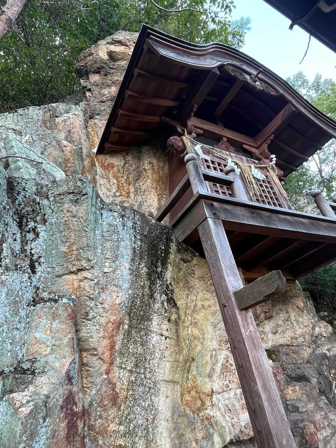 祠　石鎚信仰が盛んな地域だったようです