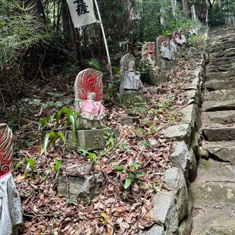 しかし横にある『不動明王』の顔形が違う石像で(喝！)入れられてるみたい