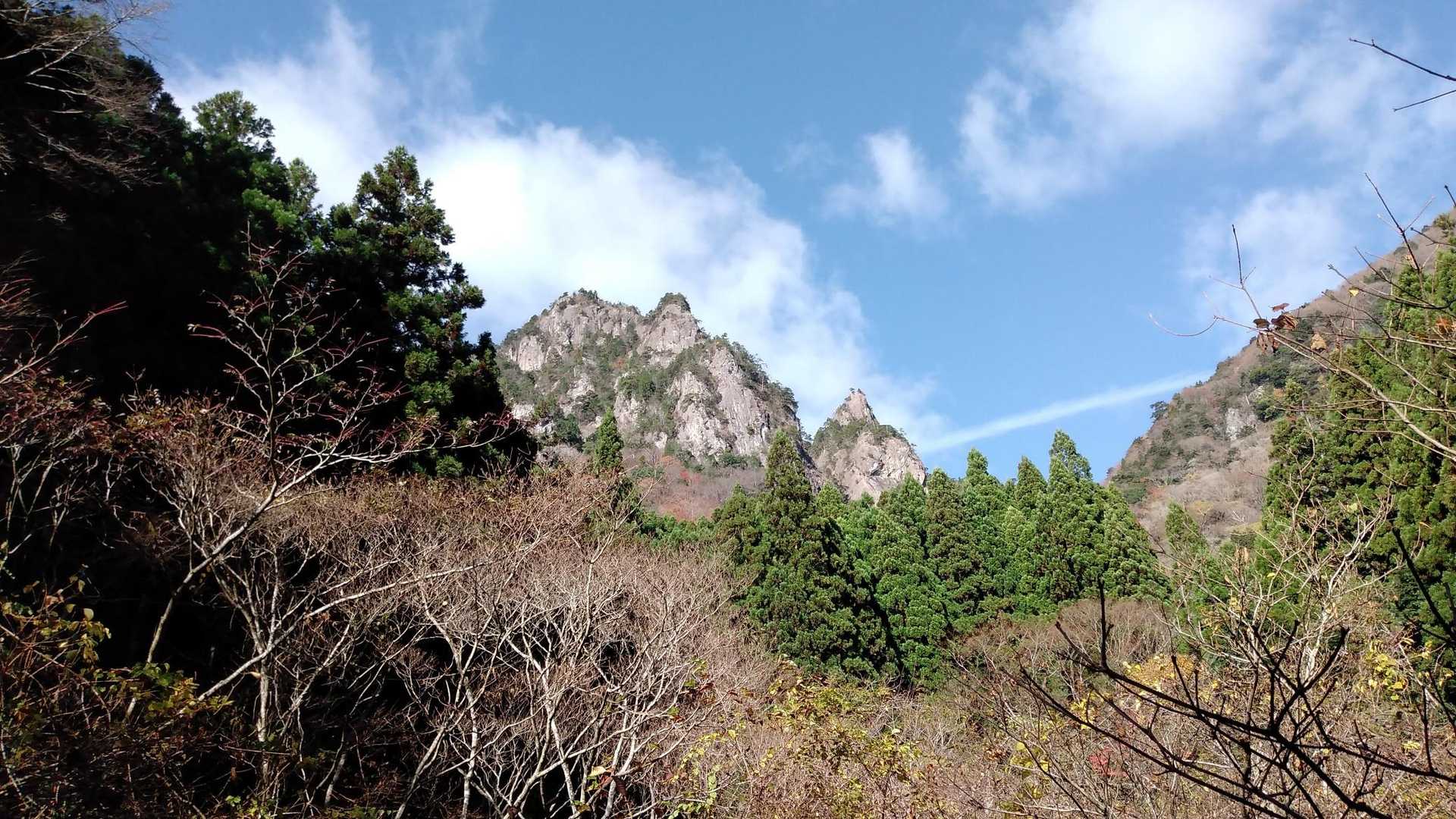 ビューポイントから望む大天井岳、地蔵岳