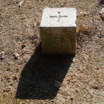 雪野山(龍王山) 山頂・三角点

等級種別	一等三角点	
基準点名	竜王山１
北緯	35°04′35″.2557
東経	136°08′44″.7206
標高(m)	308.75