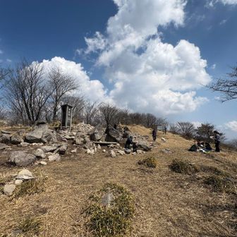 山頂はそこそこ広いですね
さあ、下山しよう