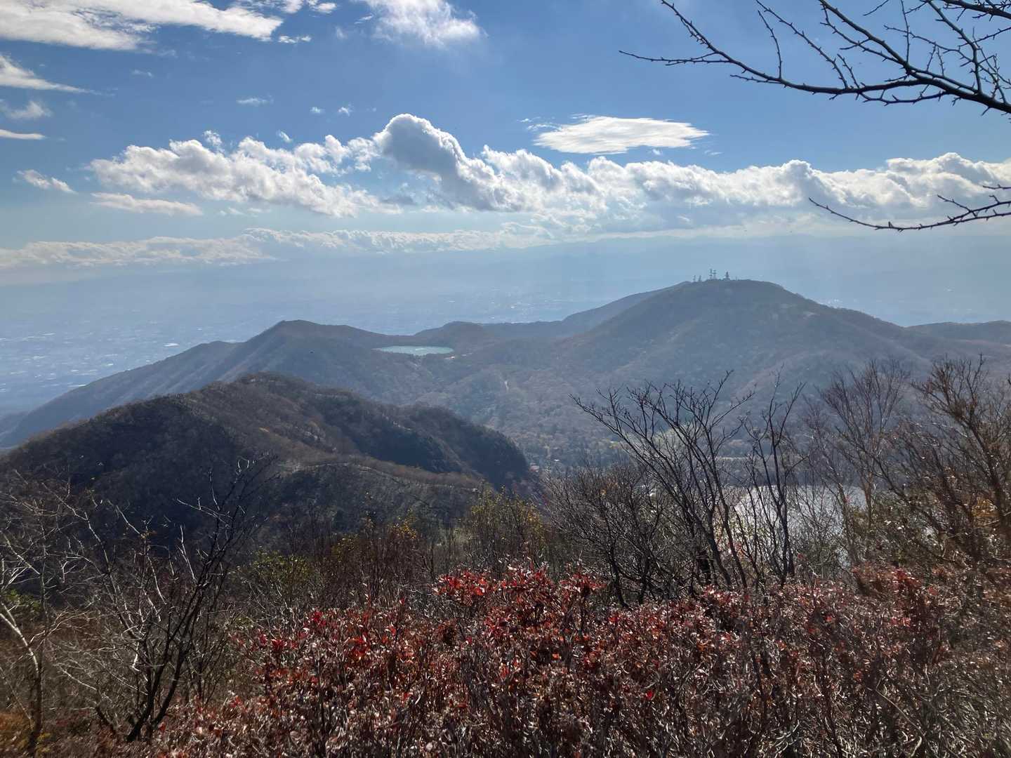 遠くに覚満淵🏞️