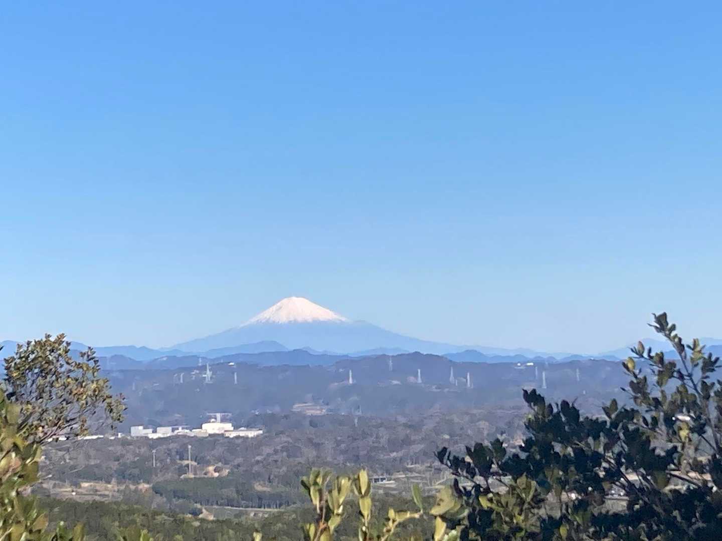 ちょっと暖かい感じだけど綺麗に富士山🗻
雪まだ上の方だけ